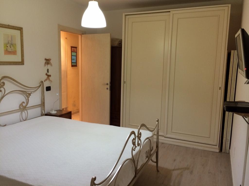 Apartment Largo Del Teatro Porto San Giorgio Rum bild