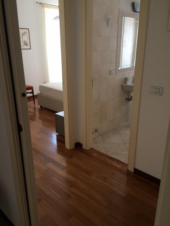 Apartment Largo Del Teatro Porto San Giorgio Rum bild