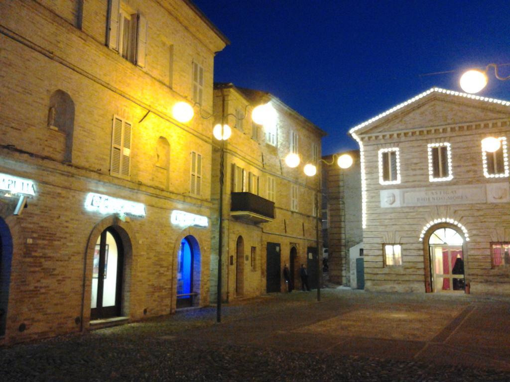 Apartment Largo Del Teatro Porto San Giorgio Exteriör bild